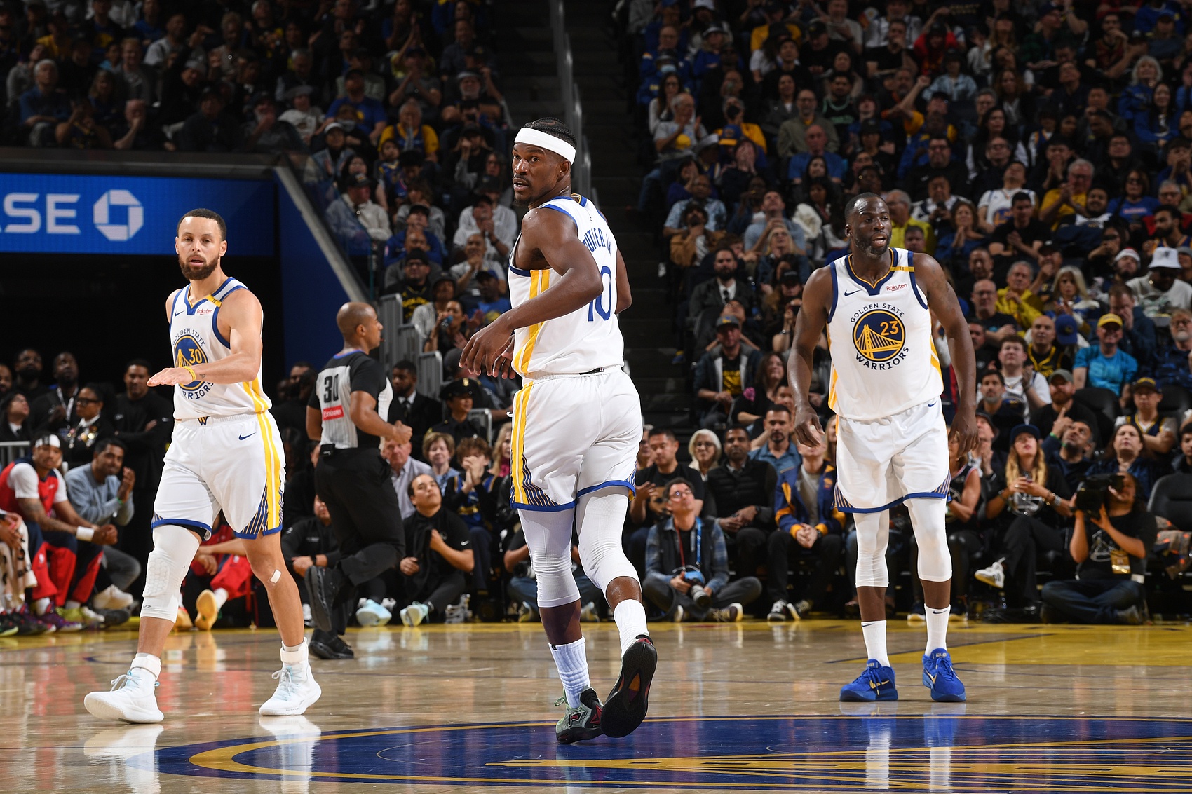 勇士遭遇扳平大战,胜负悬殊的简单介绍 勇士遭遇扳平大战,胜负悬殊的简单介绍