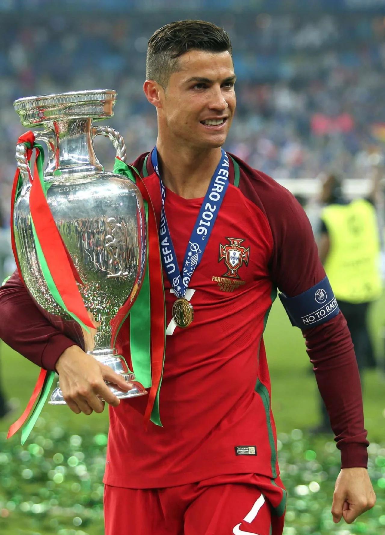 开云体育入口-关于欧国联赛球员表现亮眼角逐冠军的信息