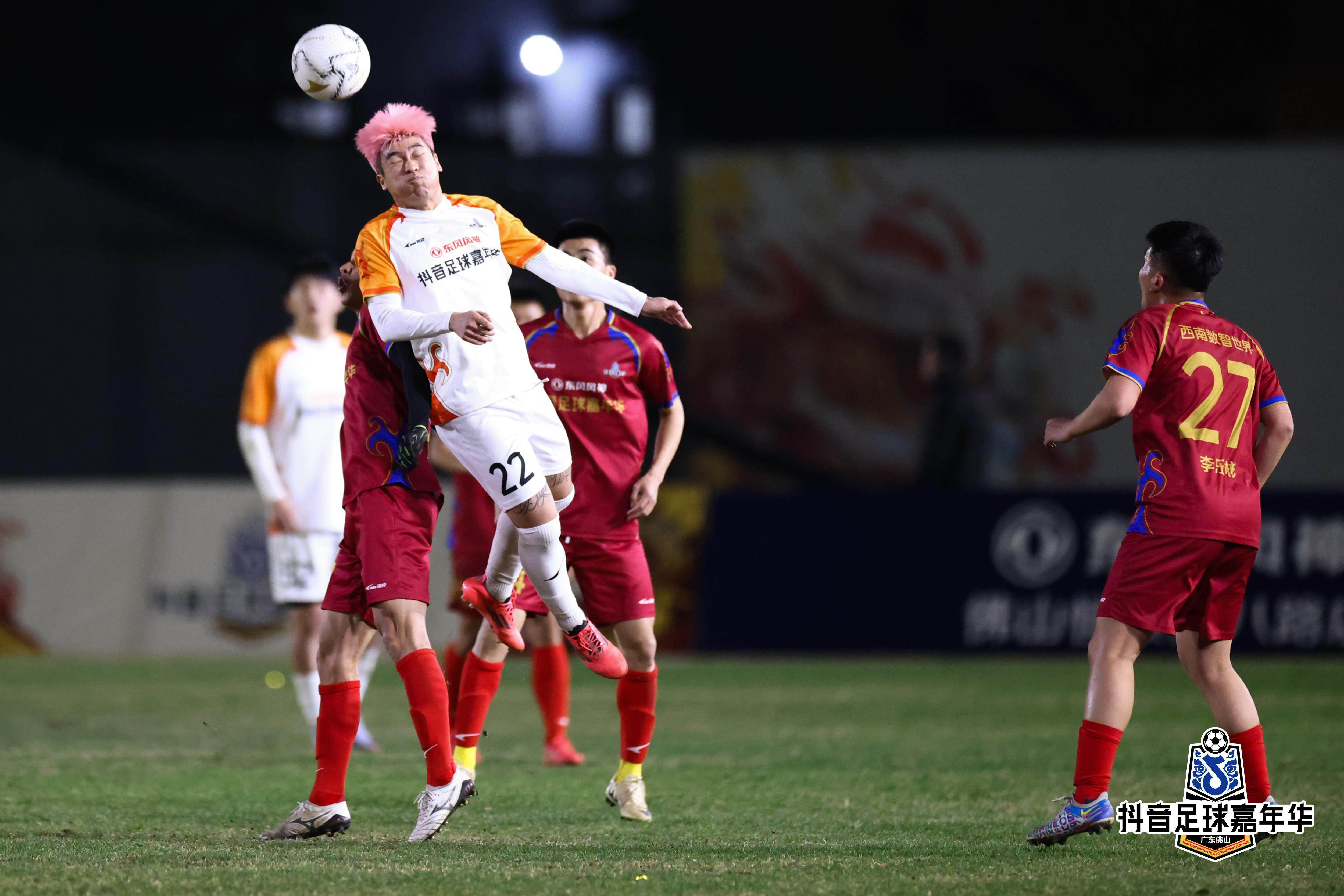 激情足球赛事不容错过，燃情上演的简单介绍