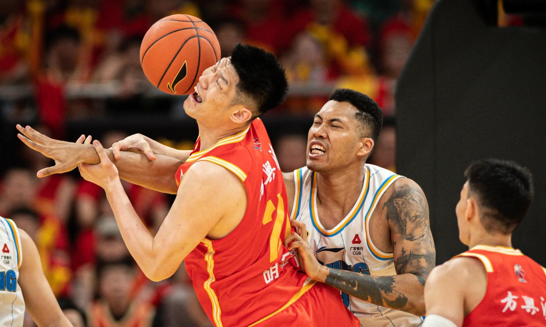 开云在线直播-包含灰熊翻盘江苏队，胡金秋统治全场的词条