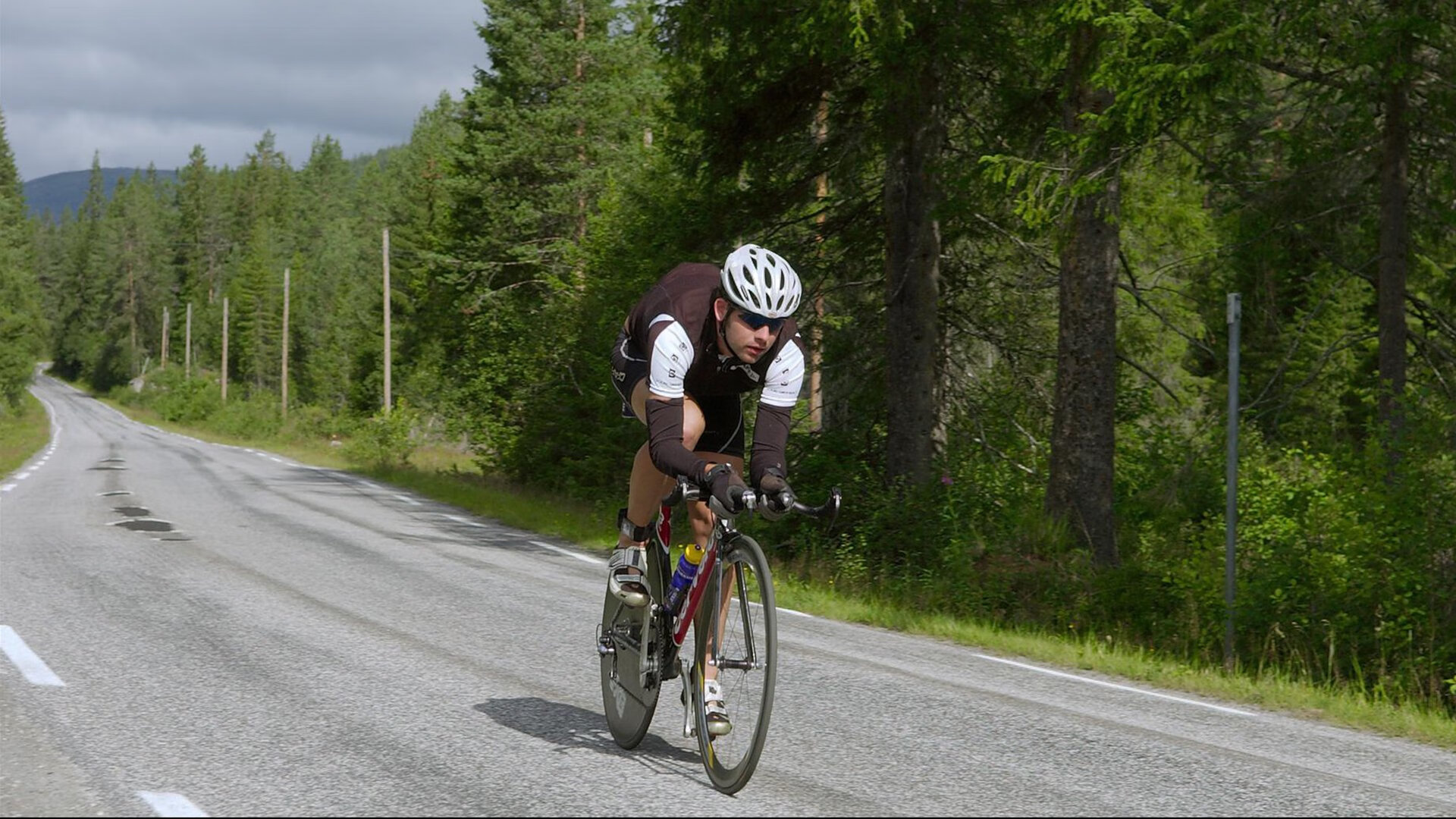 开云体育官网-德里赫特，在欧冠淘汰赛的寂静风暴眼中，他让时间俯首称臣