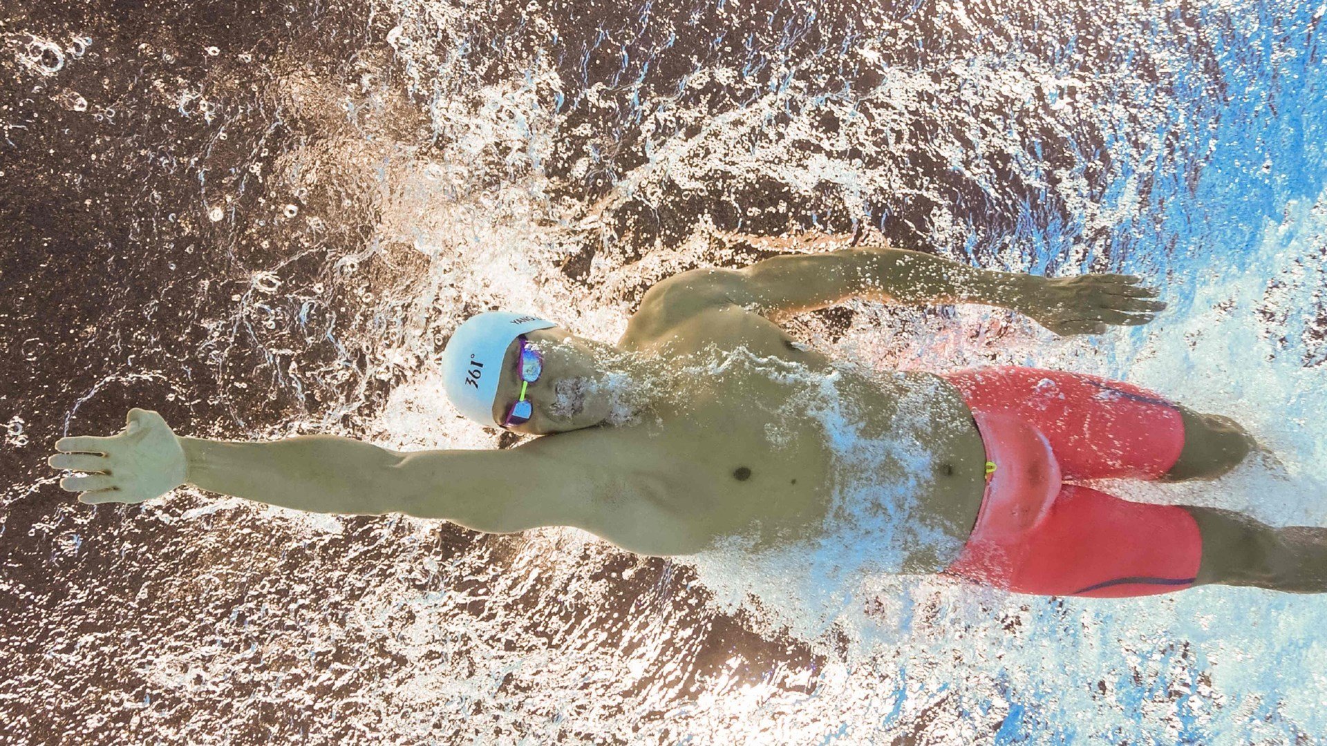 开云官方app入口-伊布圣光下的南方怒吼，那不勒斯血拼拉齐奥，唯他接管亚平宁焦点战