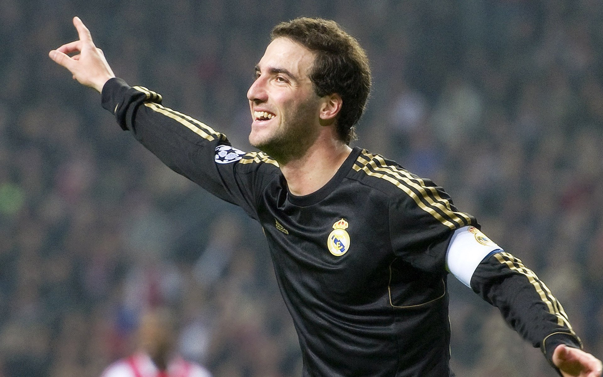 开云体育下载-南美烈焰焚欧陆，苏亚雷斯欧冠之夜接管比赛，乌拉圭铁血粉碎佛罗伦萨