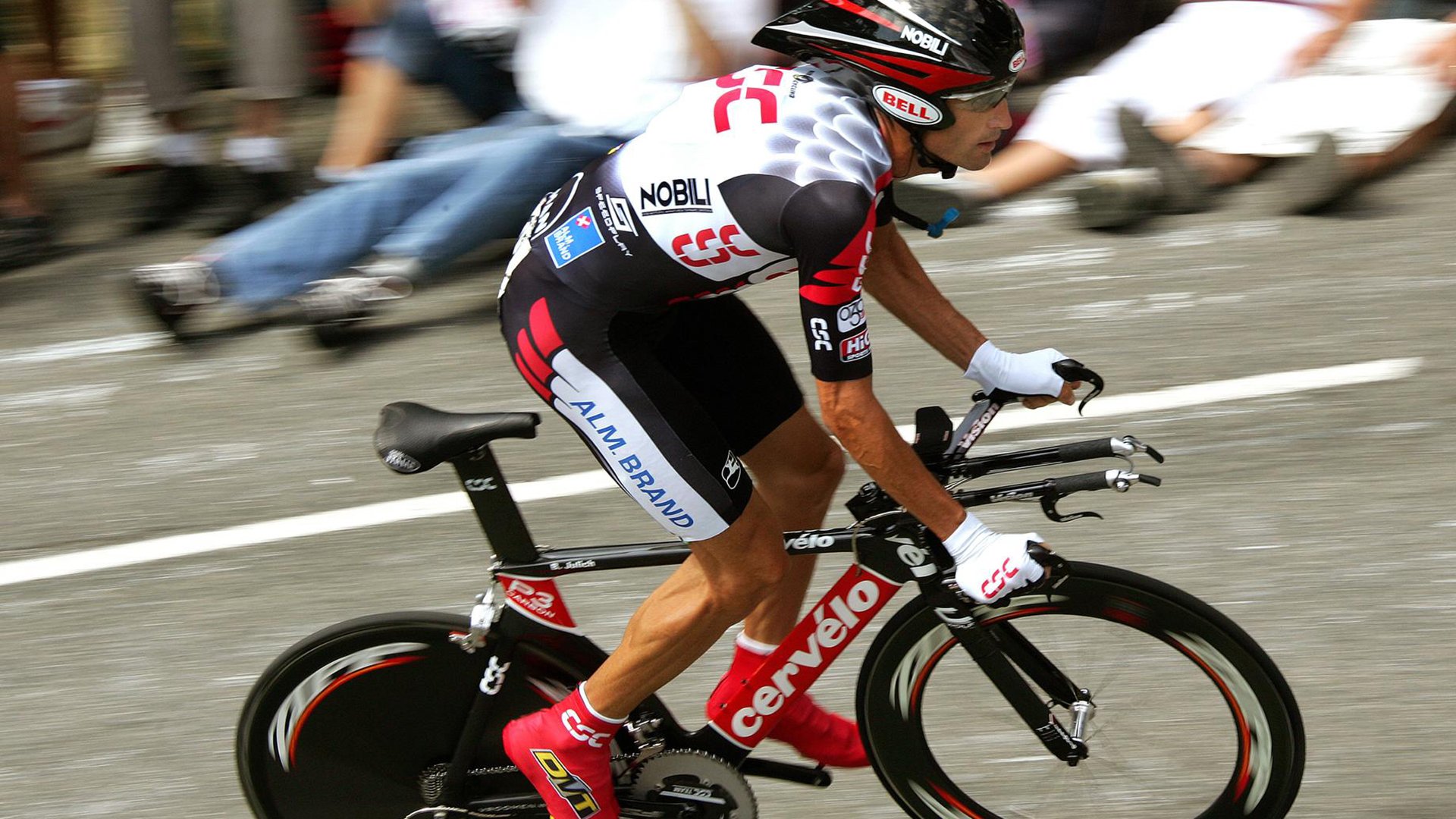 赛道上的逆袭，哈斯车队轻取法拉利，周冠宇高光表现改写F1格局